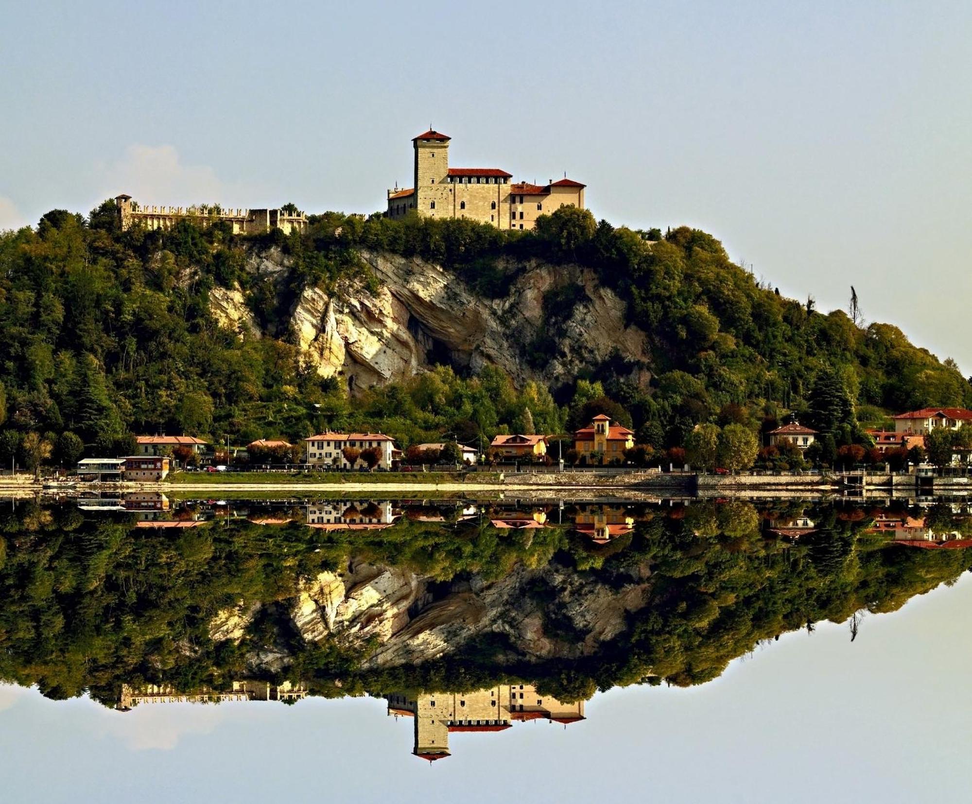 Villa Residenza Esse Angera Esterno foto