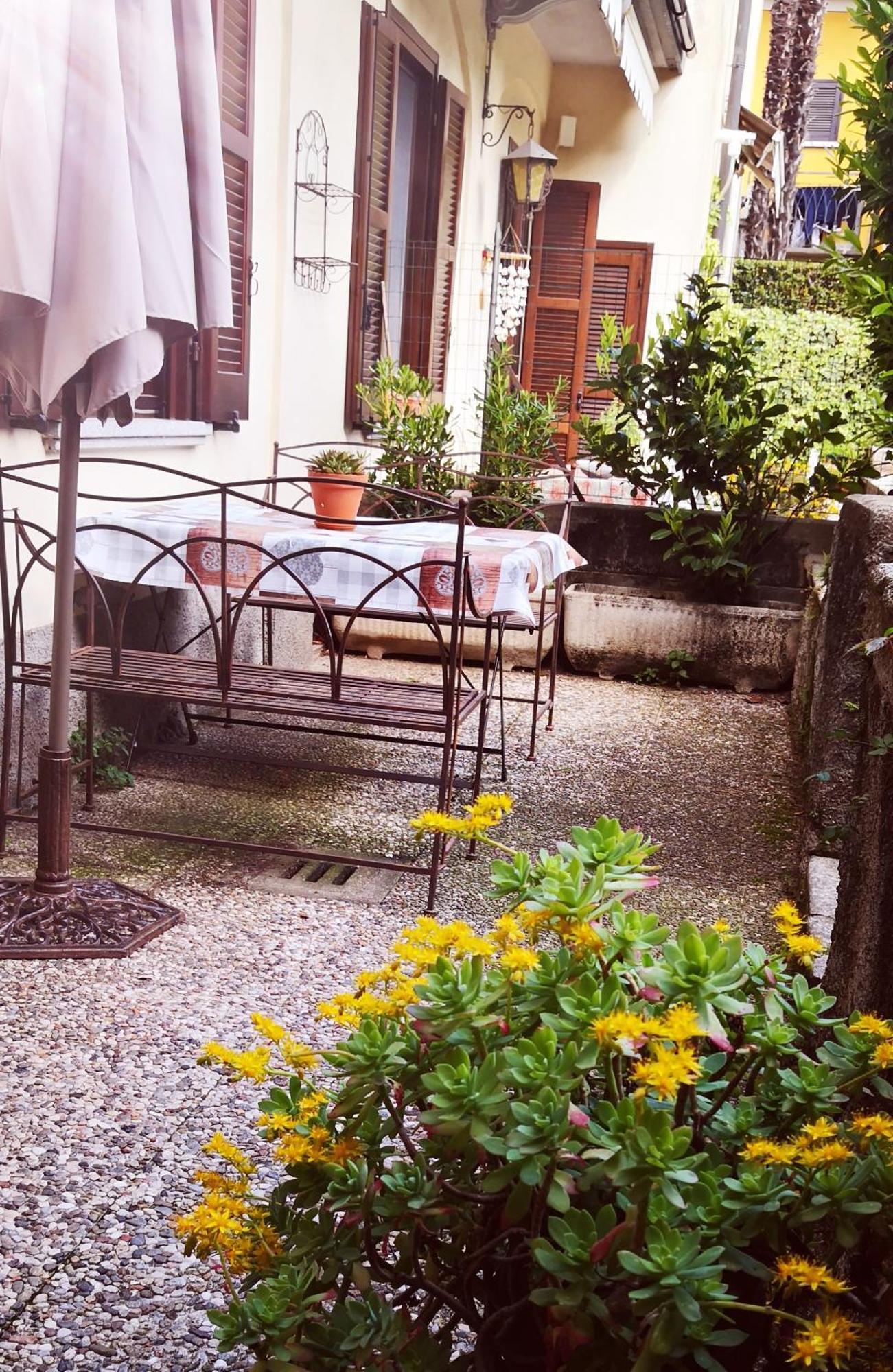 Villa Residenza Esse Angera Esterno foto